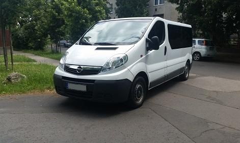 Opel Vivaro minibusz kölcsönzés